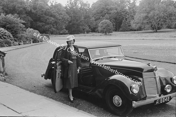 HEADFORD HOUSE  LADY HEADFORD WITH HER ARMSTRONG SIDELEY